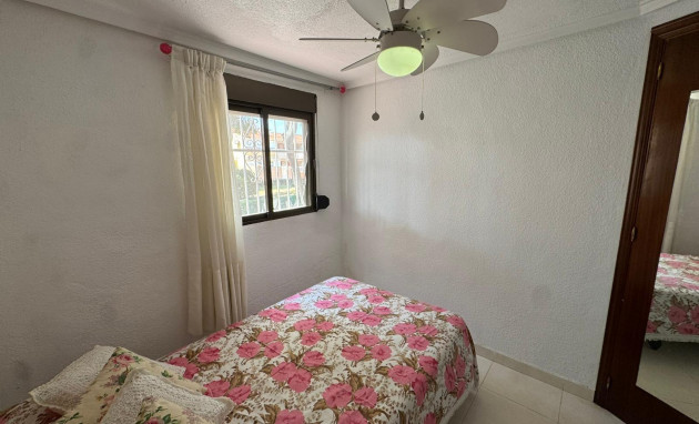 Resale - Bungalow - Groundfloor - Torrevieja - Playa de los Naufragos