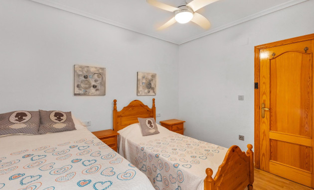 Herverkoop - Flat - Torrevieja - Paseo maritimo