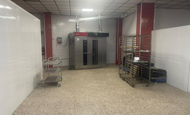 Revente - Commercial - Almoradí