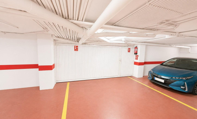 Lange Termijn Verhuur - Garage - Torrevieja - Centro