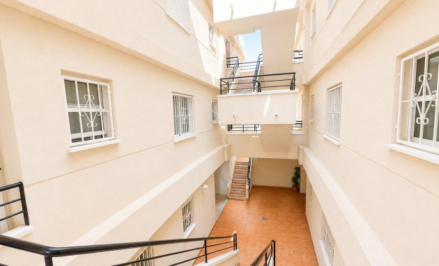 Herverkoop - Apartment - Torrevieja - Estacion de autobuses