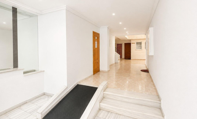 Herverkoop - Apartment - Torrevieja - Estacion de autobuses