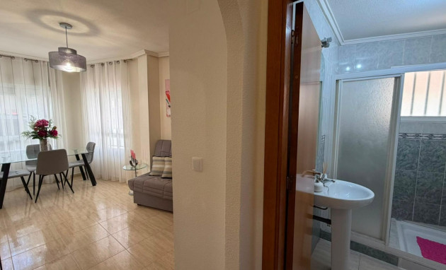 Herverkoop - Apartment - Torrevieja - Playa del Cura