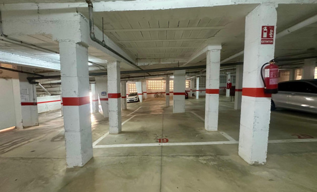 Herverkoop - Parking - Torrevieja - Cabo cervera