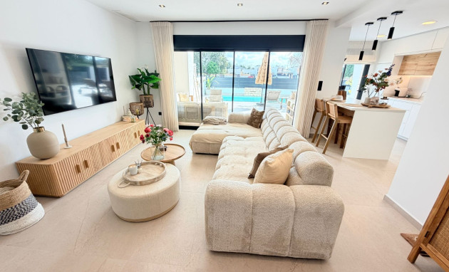 Resale - Villa * - Dolores
