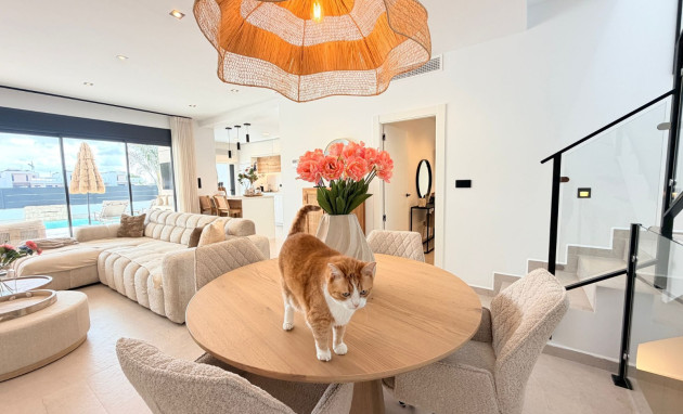 Resale - Villa * - Dolores