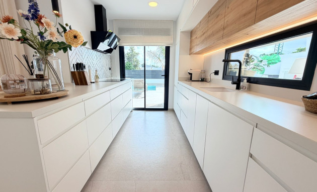 Resale - Villa * - Dolores