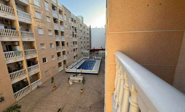 Herverkoop - Apartment - Torrevieja - Playa del Cura
