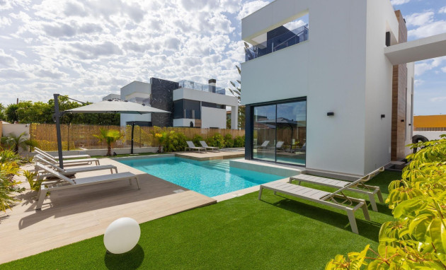 Herverkoop - Villa - Torrevieja - La Siesta - El Salado - Torreta