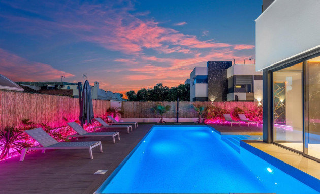 Herverkoop - Villa - Torrevieja - La Siesta - El Salado - Torreta