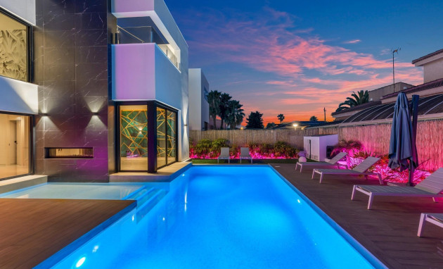 Herverkoop - Villa - Torrevieja - La Siesta - El Salado - Torreta