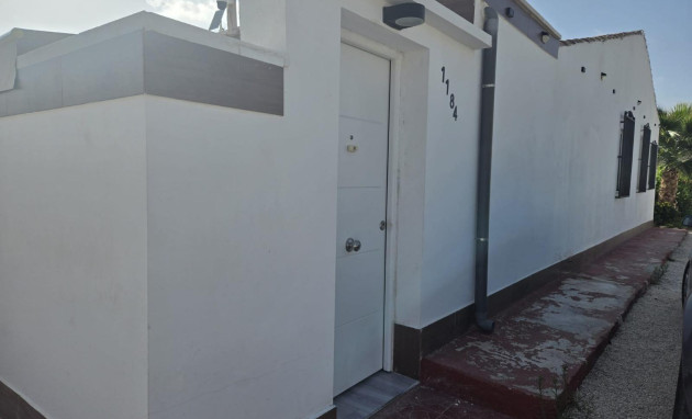 Herverkoop - Bungalow - Gelijkvloers - Torrevieja - La Siesta - El Salado - Torreta