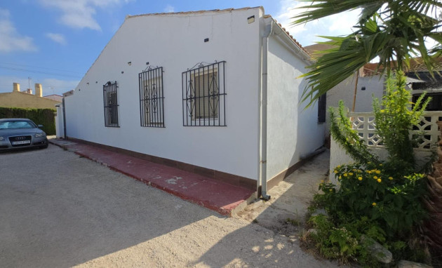 Herverkoop - Bungalow - Gelijkvloers - Torrevieja - La Siesta - El Salado - Torreta