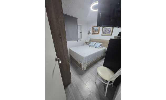 Herverkoop - Bungalow - Gelijkvloers - Torrevieja - La Siesta - El Salado - Torreta