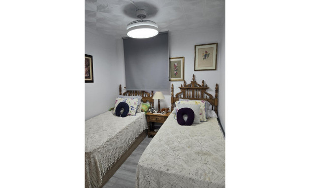Herverkoop - Bungalow - Gelijkvloers - Torrevieja - La Siesta - El Salado - Torreta
