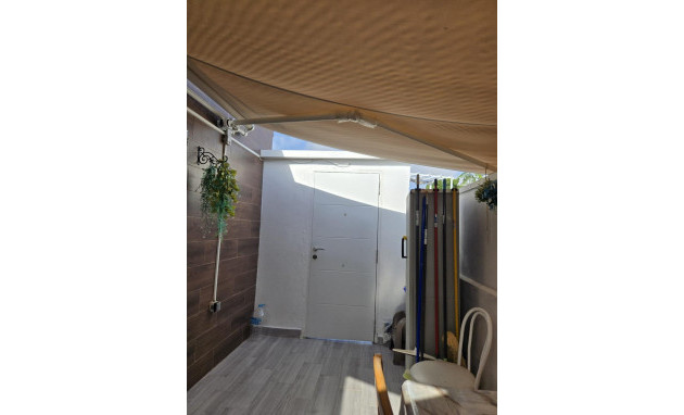 Herverkoop - Bungalow - Gelijkvloers - Torrevieja - La Siesta - El Salado - Torreta
