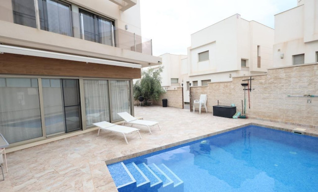 Herverkoop - Villa - Orihuela Costa - Villamartín-Las Filipinas