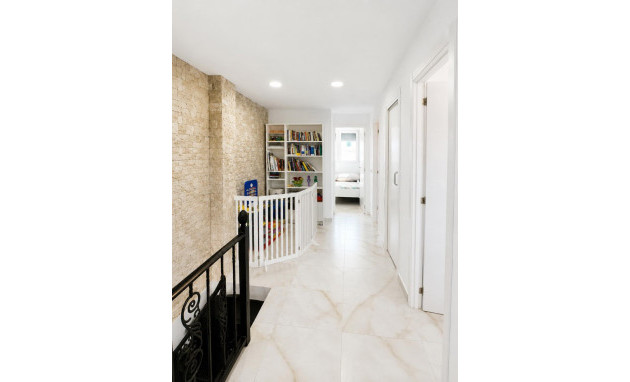 Herverkoop - Herenhuis - Torrevieja - Los balcones