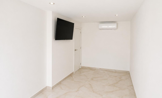 Herverkoop - Herenhuis - Torrevieja - Los balcones