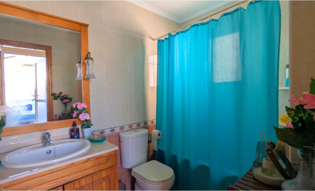 Reventa - Quad House - Lo Crispin