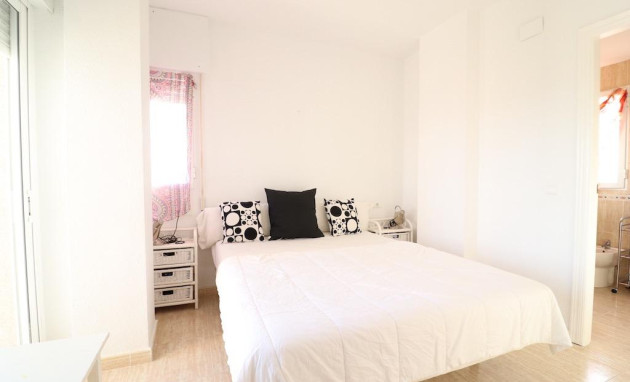 Resale - Apartment - Orihuela Costa - Campoamor