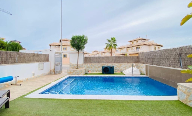 Revente - Villa - Orihuela Costa - Montezenia