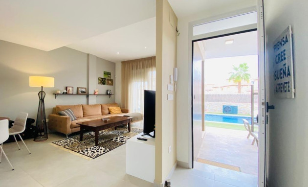 Resale - Villa - Orihuela Costa - Montezenia