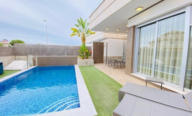 Resale - Villa - Orihuela Costa - Montezenia