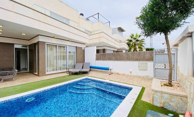 Resale - Villa - Orihuela Costa - Montezenia