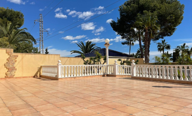 Resale - Villa - Orihuela Costa - Villamartín